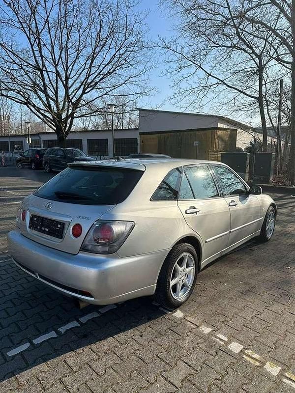 Gebraucht Lexus IS200 155 PS (114 kW) 2004 Silber Kombi