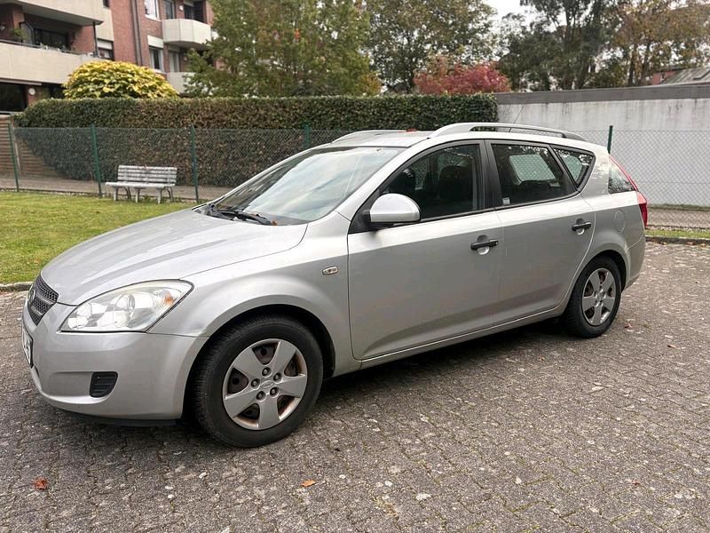 Gebraucht Kia Ceed 109 PS (80 kW) 2008 Silber Kleinwagen