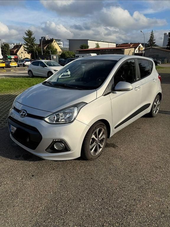 Silber Gebraucht 2016 Hyundai i10 Passion Plus Kleinwagen | 8.500 € (Guter Preis) - Bild 1/4