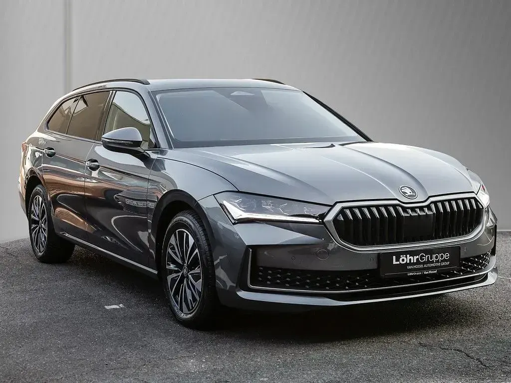 Gebraucht Skoda Superb Selection 150 PS (110 kW) 2025 Grau Kombi