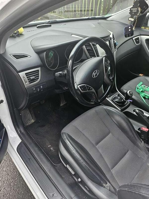 Gebraucht 2012 Hyundai i30 Comfort Limousine | 5.400 € - Bild 1/4
