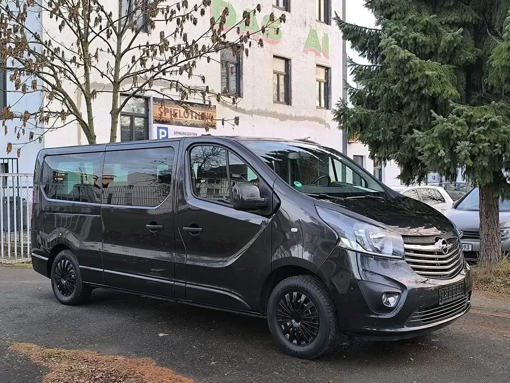 Gebraucht Opel Vivaro 145 PS (106 kW) 2017 Schwarz Van / Kleinbus