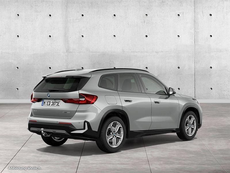 Neu BMW iX1 Shadowline 150 kW (204 PS) 2026 Spacesilber SUV