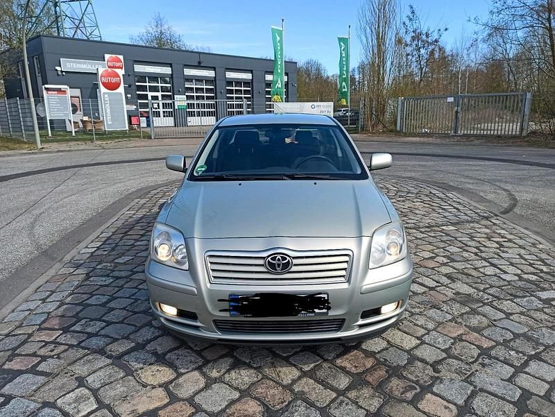 Silber Gebraucht 2025 Toyota Avensis Limousine | 5.400 € - Bild 1/4