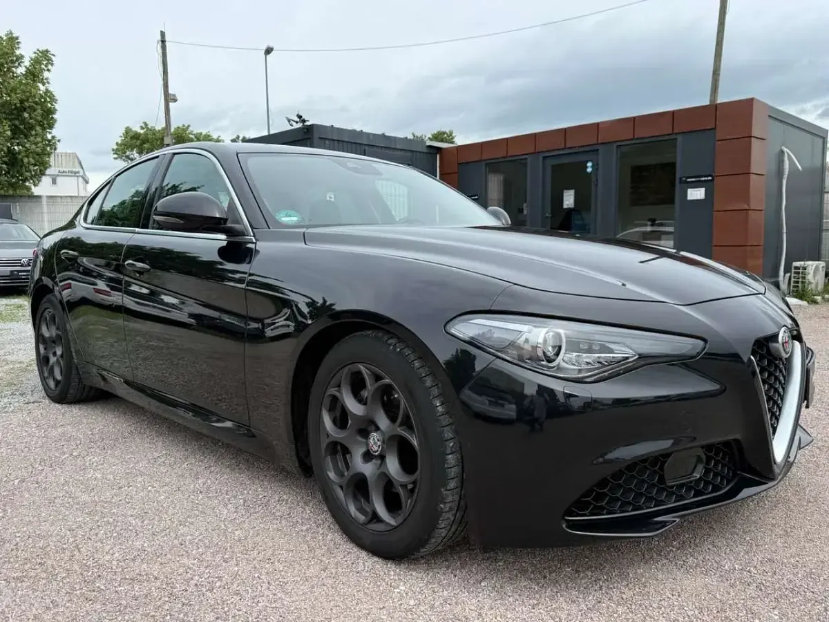 Gebraucht Alfa Romeo Giulia 150 PS (110 kW) 2016 Schwarz Limousine