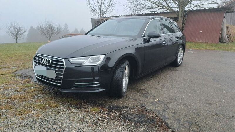 Schwarz Gebraucht 2017 Audi A4 Ambiente Kombi | 18.999 € (Superpreis) - Bild 1/4