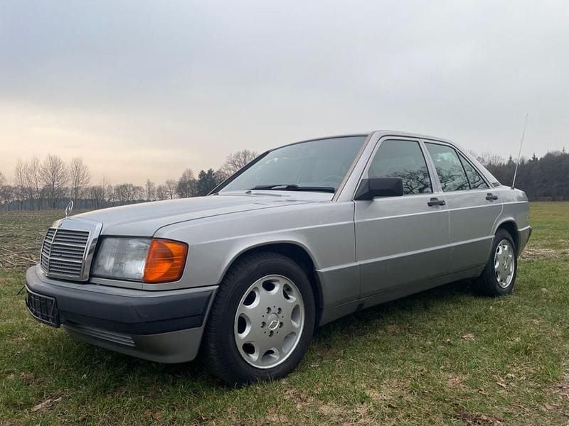 Gebraucht Mercedes 190 75 PS (55 kW) 1992 Silber Limousine
