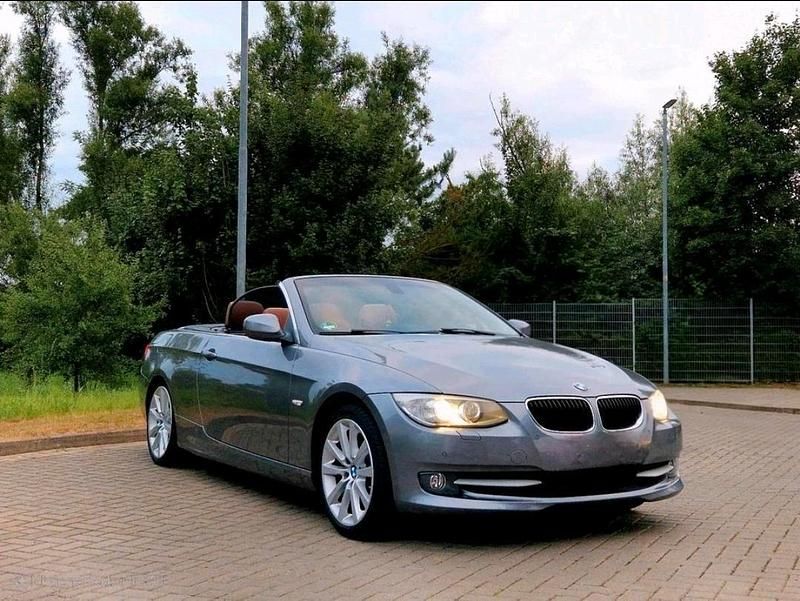 Grau Gebraucht 2011 BMW 318 Cabriolet Cabrio | 7.700 € - Bild 1/4