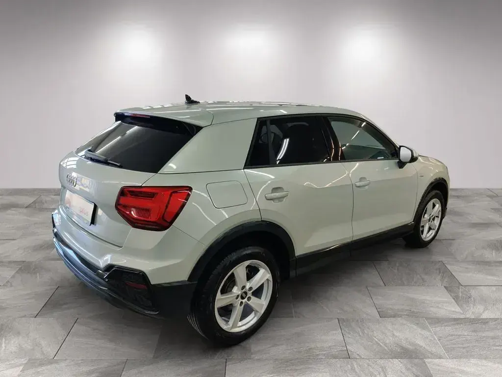 Używany Audi Q2 S-Line 150 KM (110 kW) 2025 Srebrny SUV