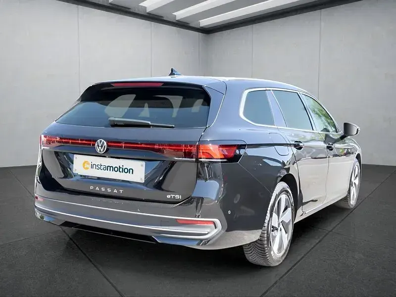 Gebraucht VW Passat 150 PS (110 kW) 2025 Schwarz Kombi