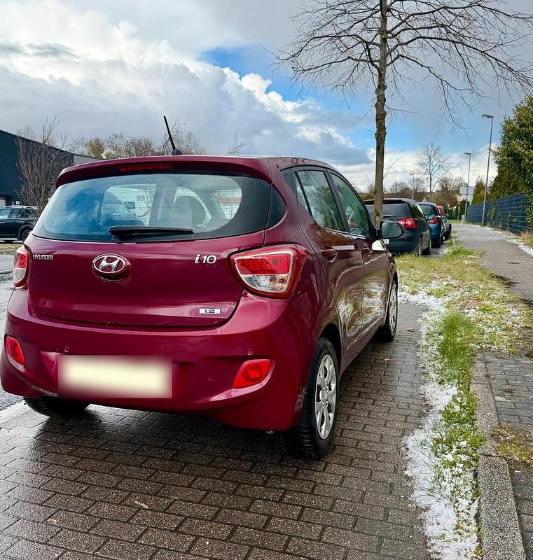 Gebraucht Hyundai i10 87 PS (63 kW) 2014 Rot Kleinwagen