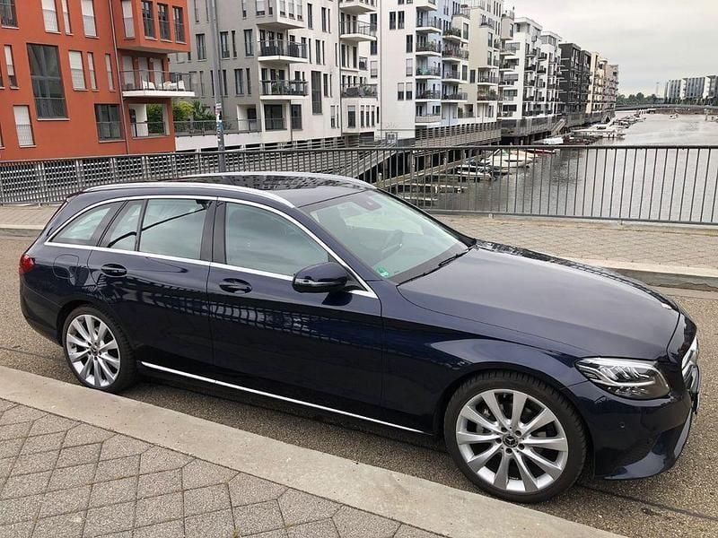 Blau Gebraucht 2018 Mercedes C220 Avantgarde Limousine | 21.999 € (Guter Preis) - Bild 1/4