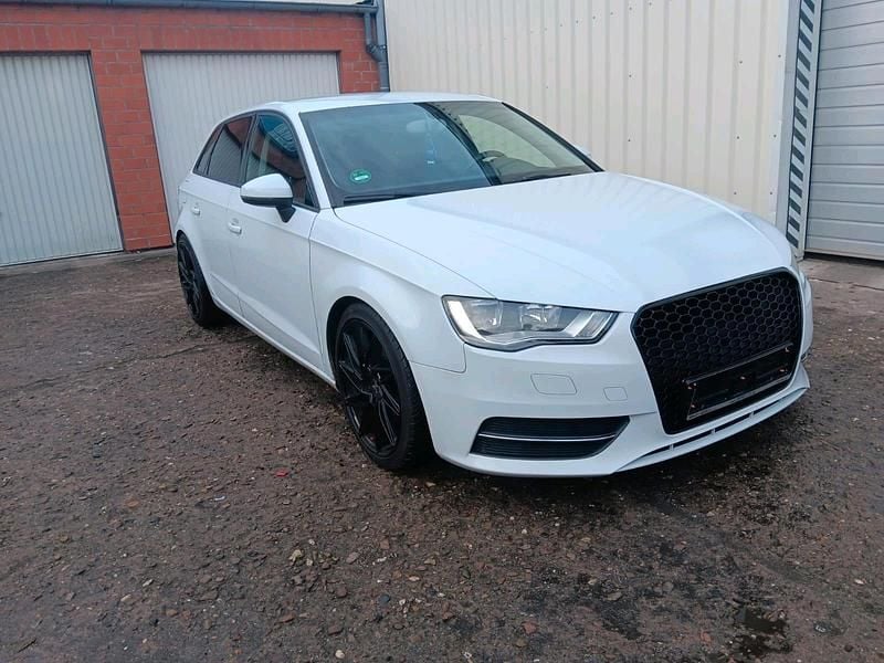 Weiß Gebraucht 2014 Audi A3 Limousine | 6.750 € (Superpreis) - Bild 1/4