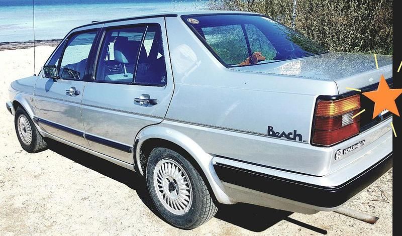 Second-hand VW Jetta 72 CP (52 kW) 1986 Argintiu Berlinǎ