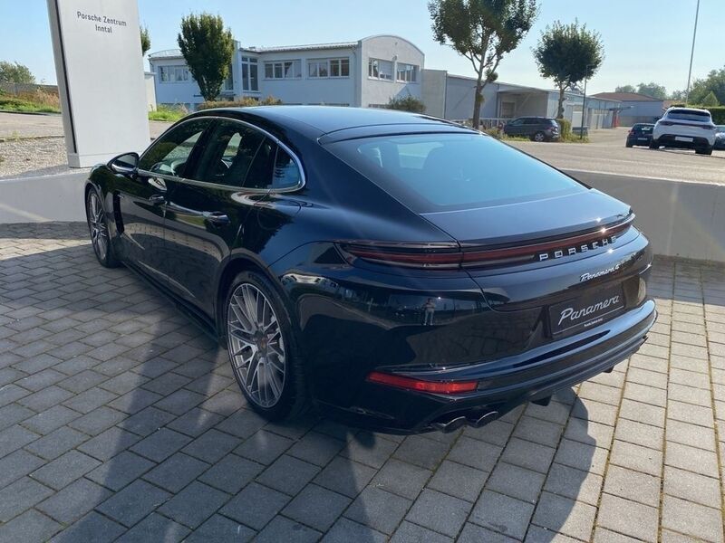Gebraucht Porsche Panamera 470 PS (345 kW) 2024 Tiefschwarzmetallic Kleinwagen