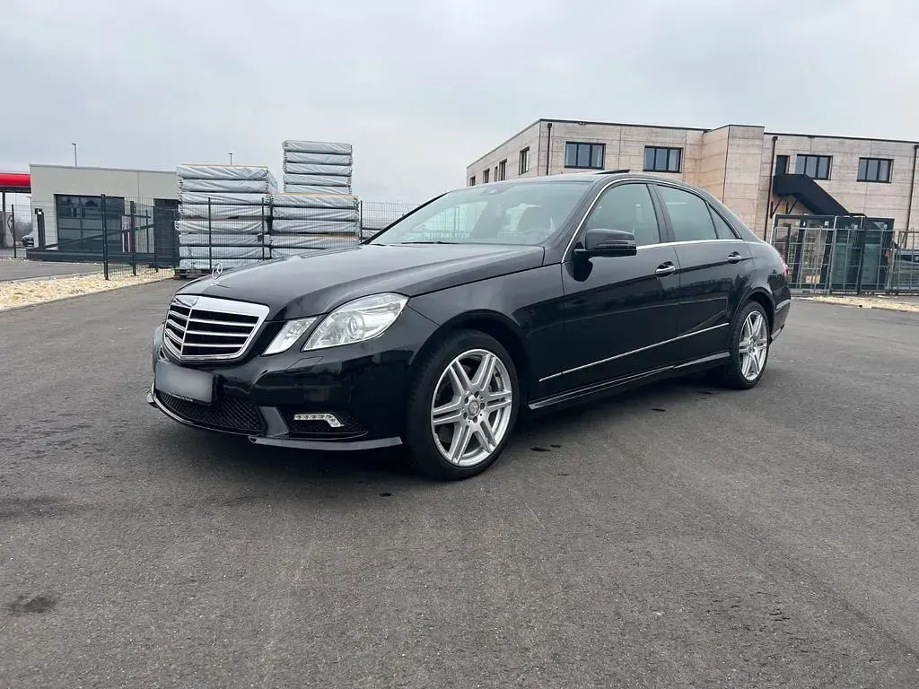 Gebraucht Mercedes E500 387 PS (284 kW) 2011 Schwarz Limousine