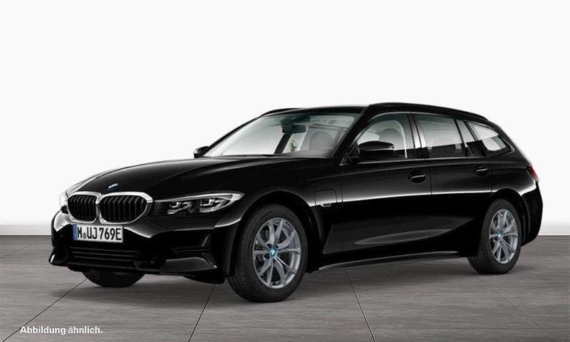 Schwarz Gebraucht 2022 BMW 330e Sport Line Kombi | 31.890 € (Fairer Preis) - Bild 1/3
