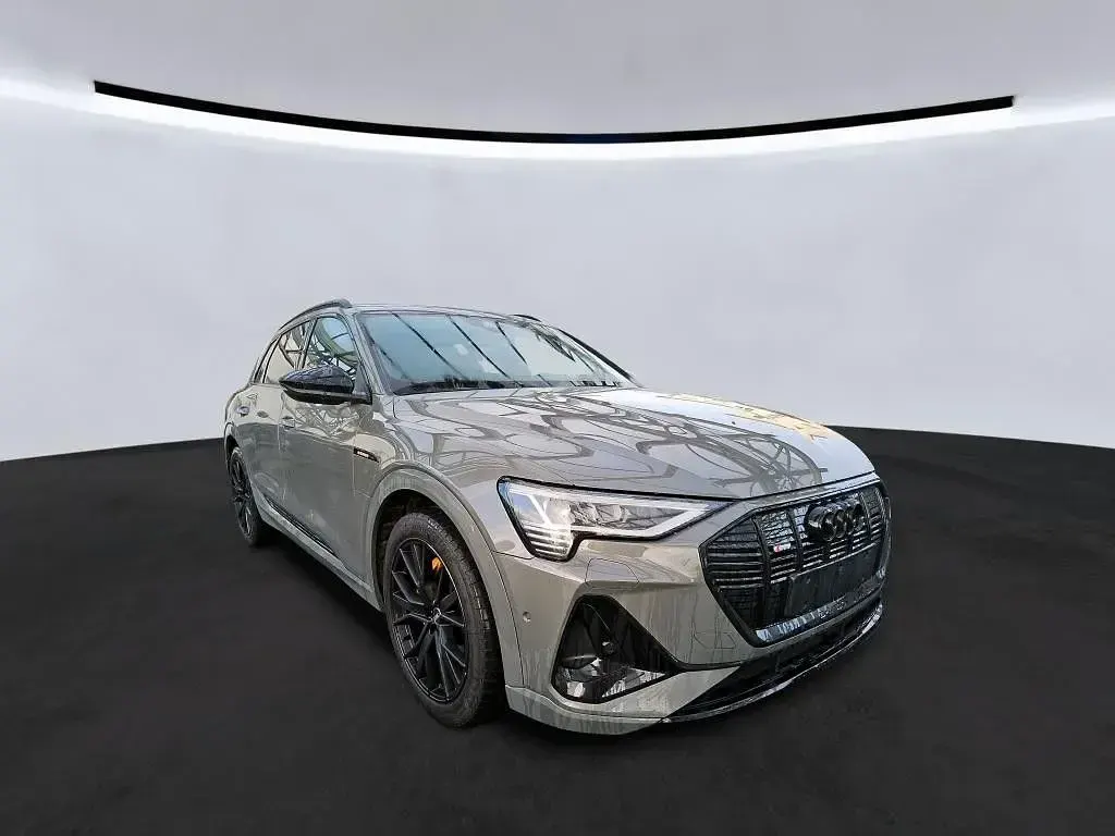 Używany Audi e-tron S-Line 300 kW (408 KM) 2022 Szary SUV