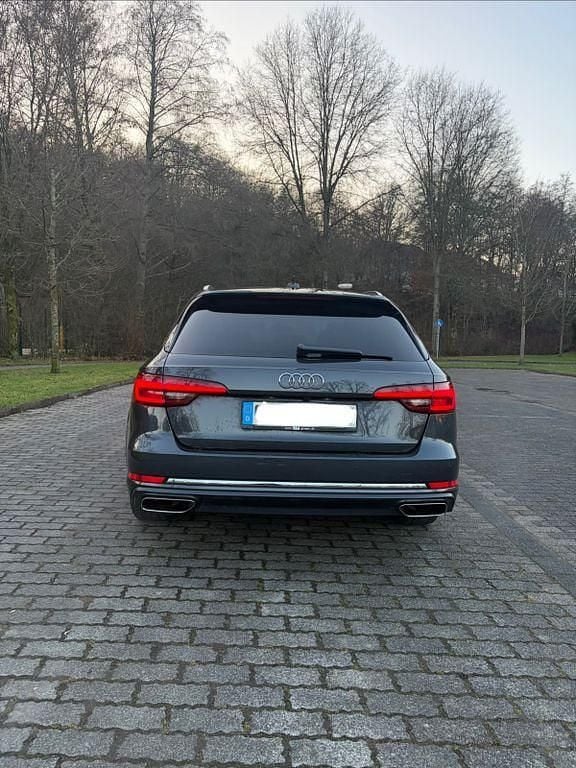 Gebraucht Audi A4 Comfort 150 PS (110 kW) 2019 Grau Kombi