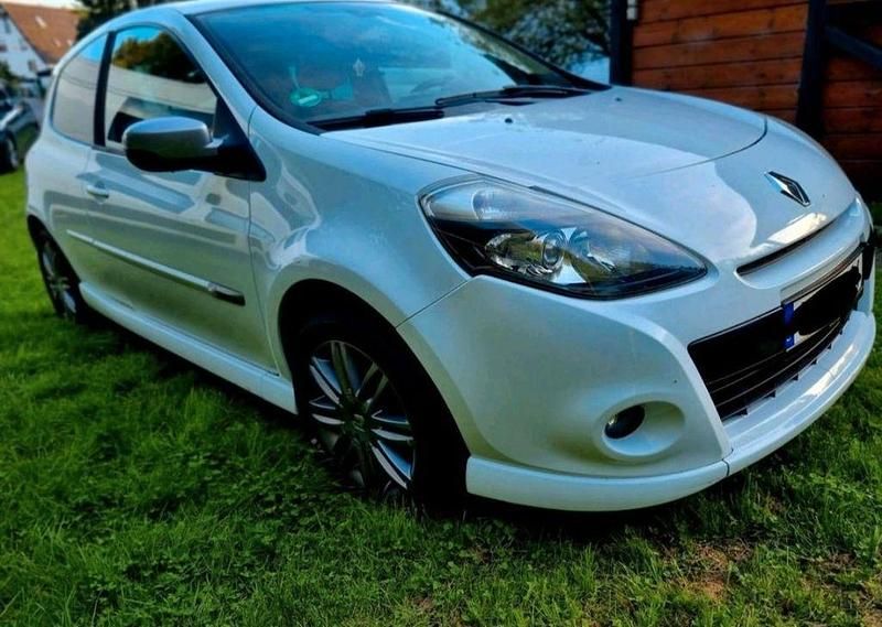Weiß Gebraucht 2010 Renault Clio II GT Limousine | 3.599 € (Guter Preis) - Bild 1/4