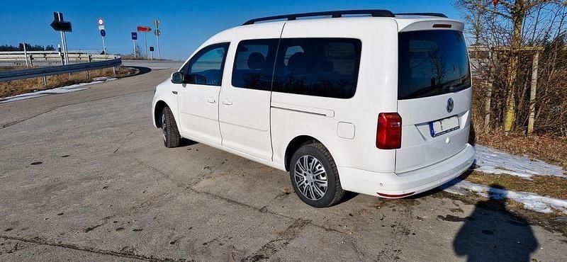 Weiß Gebraucht 2016 VW Caddy Maxi Comfortline Van / Kleinbus | 20.900 € (Fairer Preis) - Bild 1/4