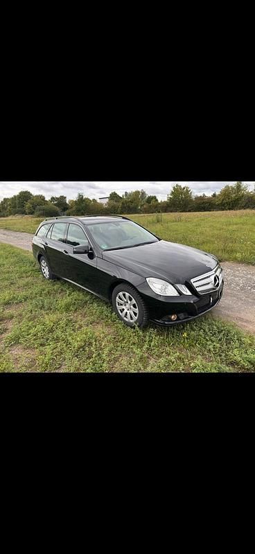 Second-hand Mercedes E250 204 CP (150 kW) 2010 Negru Break