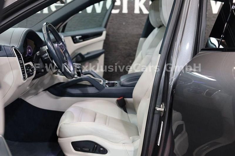Gebraucht Porsche Cayenne Coupe 462 PS (339 kW) 2022 Grau Coupé