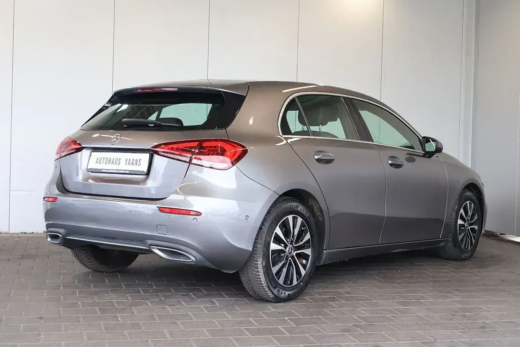 Gebraucht Mercedes A180 Progressive 136 PS (100 kW) 2022 Grau Limousine