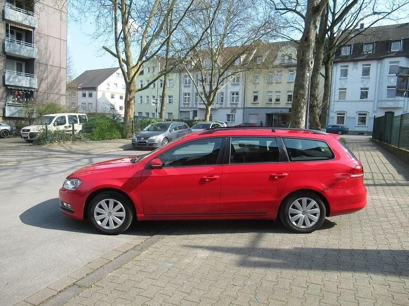 Gebraucht VW Passat Trendline 140 PS (102 kW) 2011 Rot Kombi