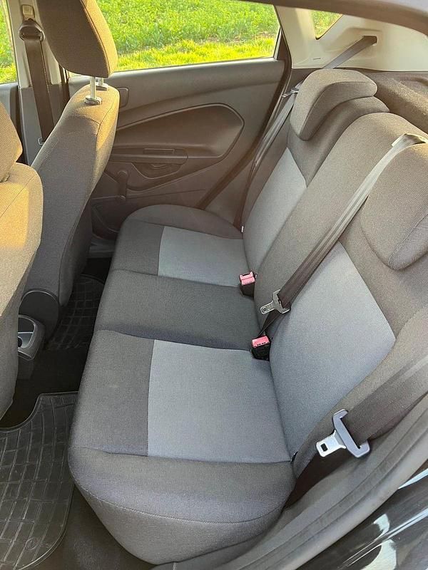 Gebraucht Ford Fiesta Ambiente 60 PS (44 kW) 2015 Schwarz Kleinwagen