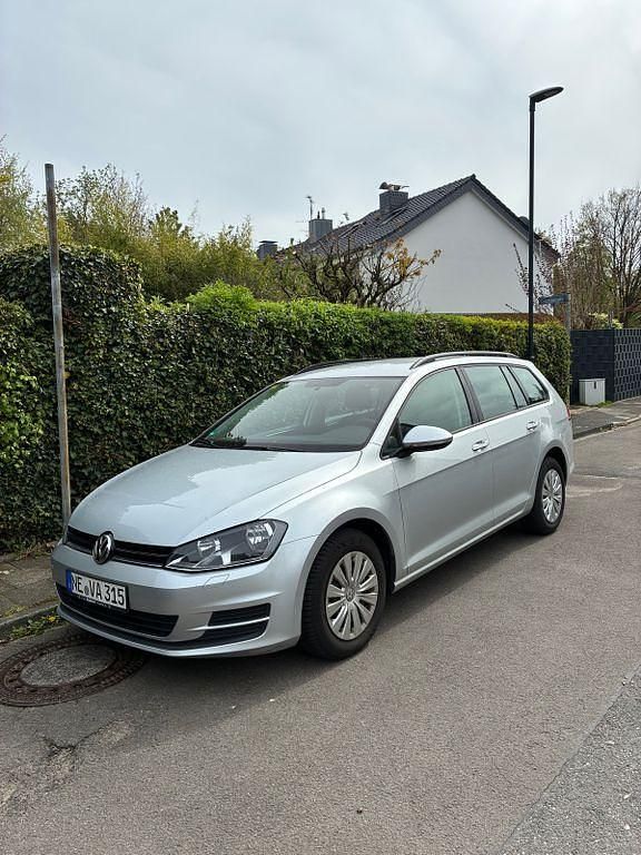Gebraucht VW Golf VII Trendline 110 PS (80 kW) 2015 Grau Kombi