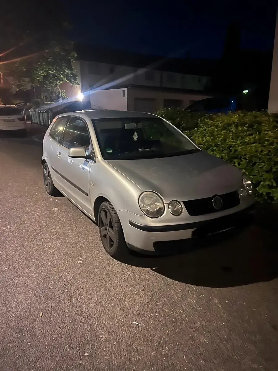 Gebraucht VW Polo 63 PS (46 kW) 2002 Silber Kleinwagen