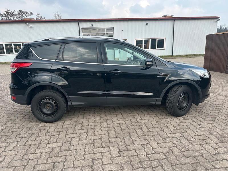 Gebraucht Ford Kuga 150 PS (110 kW) 2015 Schwarz SUV
