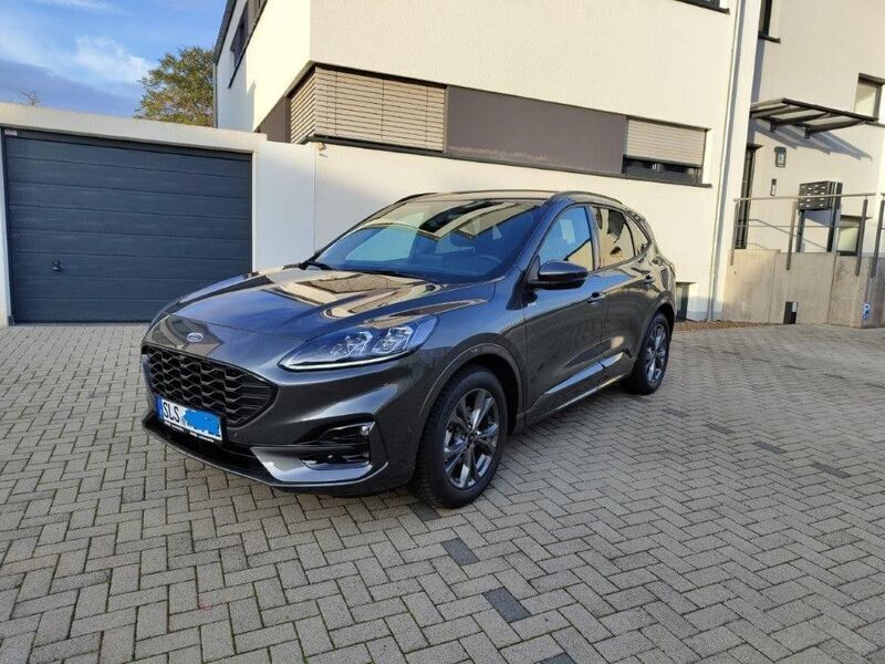 Grau Gebraucht 2023 Ford Kuga ST-Line X SUV | 30.900 € (Etwas zu teuer) - Bild 1/4