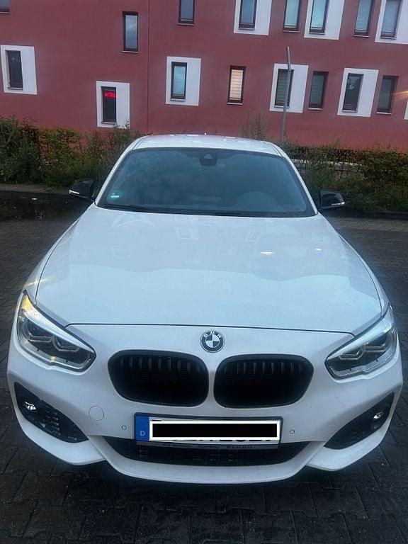 Weiß Gebraucht 2018 BMW 118 M Sport Kleinwagen | 15.999 € (Fairer Preis) - Bild 1/4