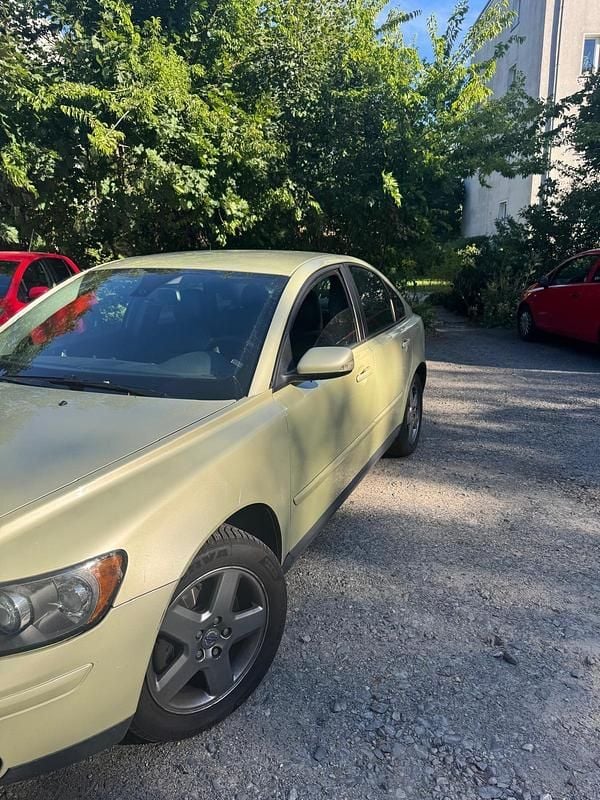 Grün Gebraucht 2004 Volvo S40 Limousine | 3.300 € - Bild 1/4