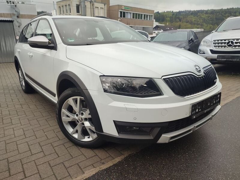 Weiß Gebraucht 2016 Skoda Octavia Scout 4x4 Kombi | 11.697 € (Superpreis) - Bild 1/4