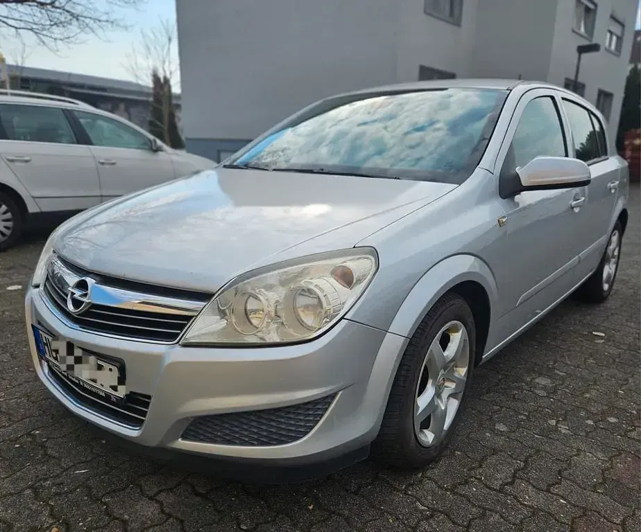 Usata Opel Astra Edition 90 CV (66 kW) 2007 Argento Berlina