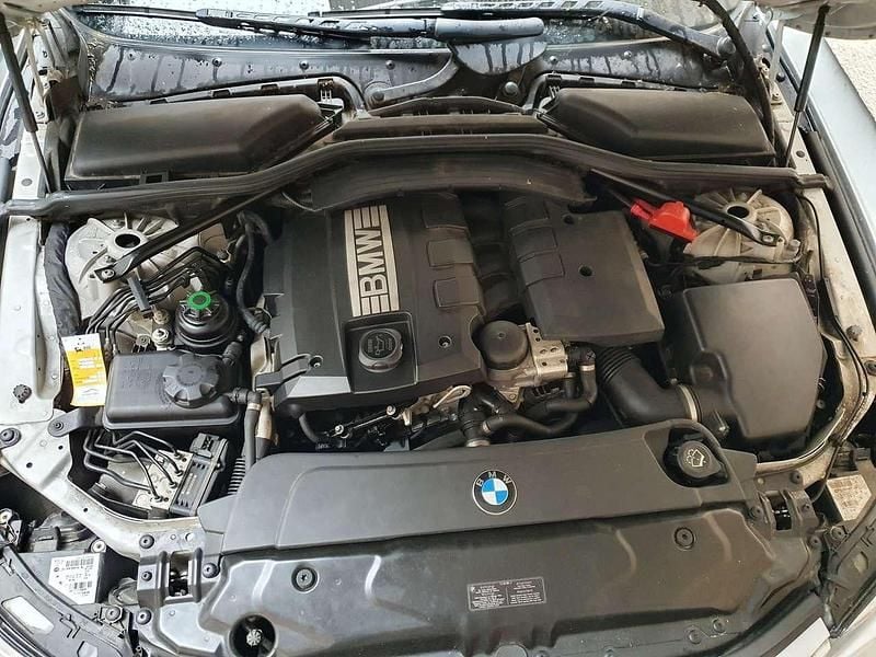 Silber Gebraucht 2008 BMW 520 Lifestyle Limousine | 8.450 € (Fairer Preis) - Bild 1/4