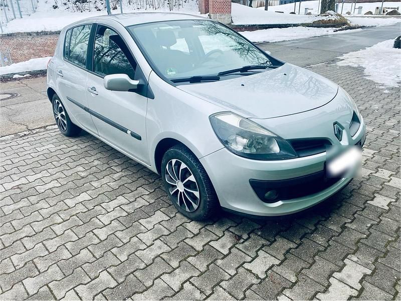 Gebraucht Renault Clio II 90 PS (66 kW) 2006 Silber Kleinwagen
