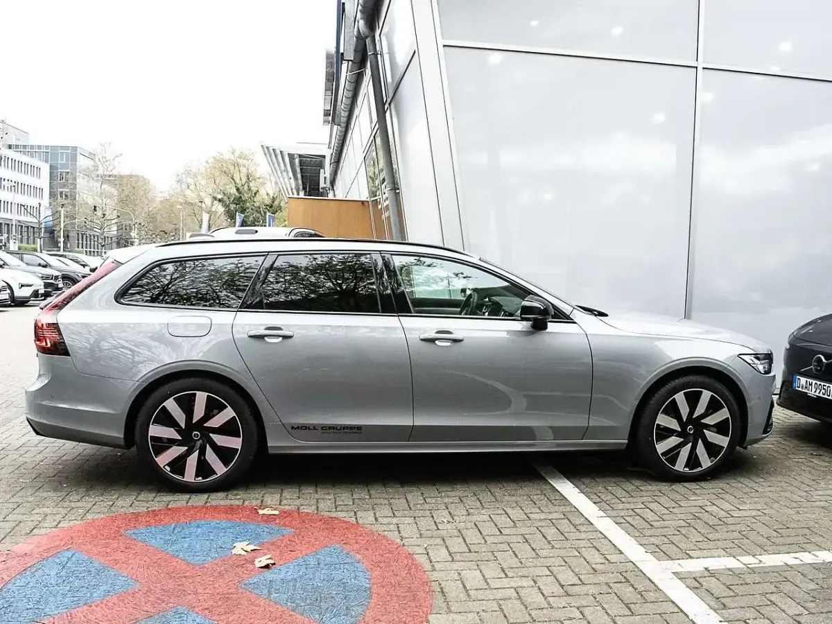 Gebraucht Volvo V90 Plus 455 PS (334 kW) 2025 Vapour grey / metallic Kombi