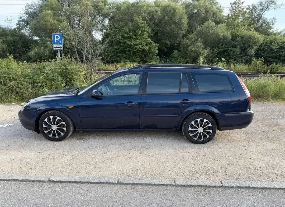 Gebraucht Ford Mondeo Ghia 145 PS (106 kW) 2001 Blau Kombi
