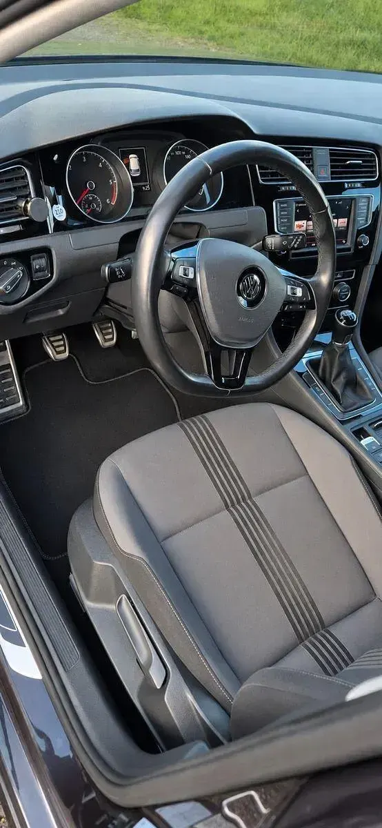 Gebraucht VW Golf VII Trendline 110 PS (80 kW) 2016 Schwarz Limousine