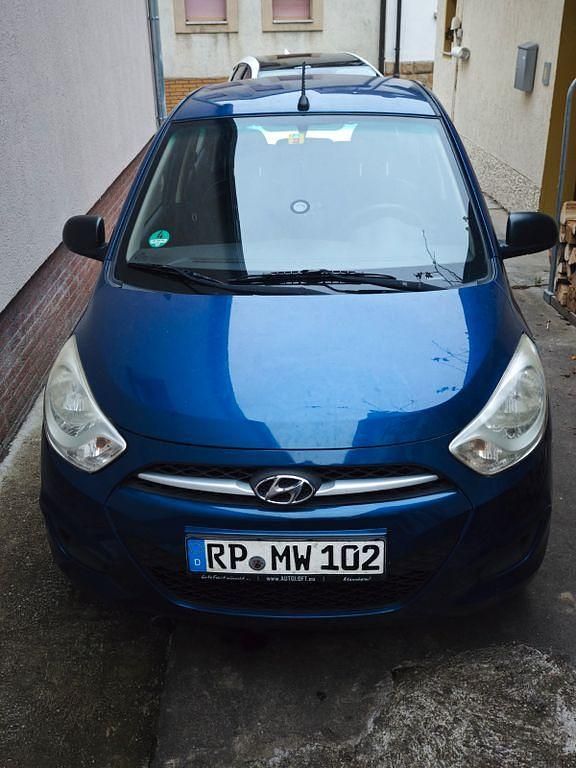 Blau Gebraucht 2012 Hyundai i10 Edition Kleinwagen | 2.500 € (Fairer Preis) - Bild 1/4