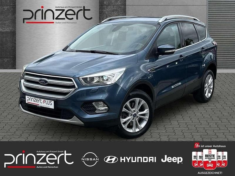 Chromablau metallic Gebraucht 2019 Ford Kuga Titanium SUV | 17.970 € (Fairer Preis) - Bild 1/4