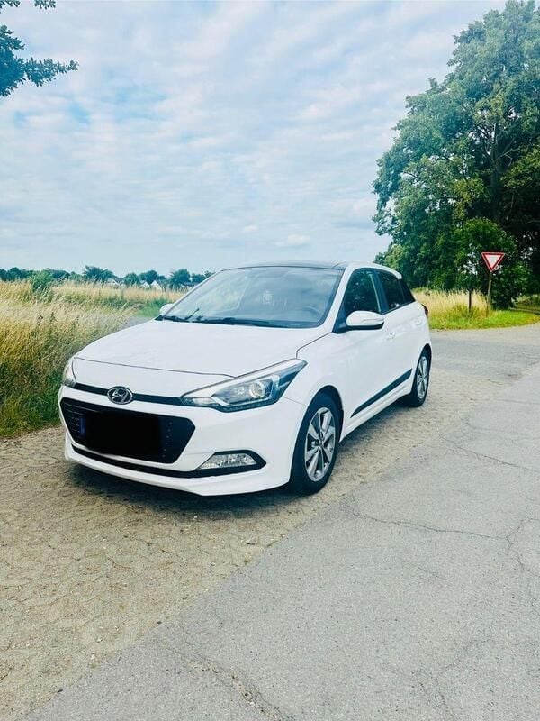 Weiß Gebraucht 2018 Hyundai i20 Active Kleinwagen | 9.900 € (Guter Preis) - Bild 1/4