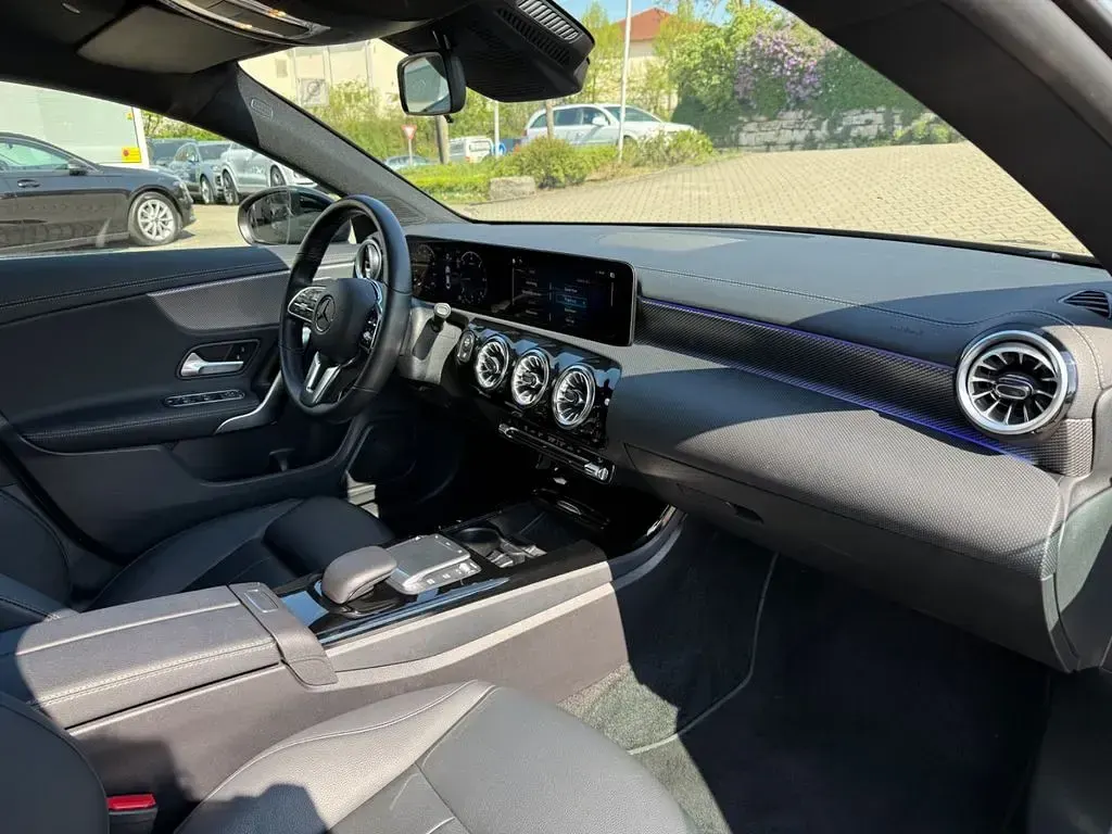 Gebraucht Mercedes CLA200 150 PS (110 kW) 2022 Schwarz Limousine