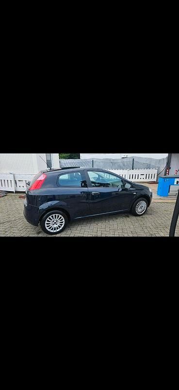 Blau Gebraucht 2025 Fiat Punto Kleinwagen | 3.950 € - Bild 1/4