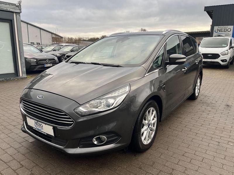 Gebraucht Ford S-MAX Titanium 150 PS (110 kW) 2017 Grau Van / Kleinbus