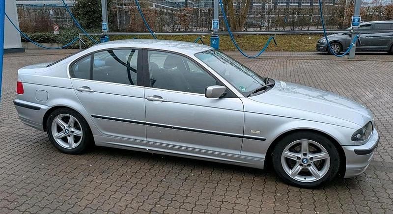 Gebraucht BMW 320 150 PS (110 kW) 1999 Silber Limousine